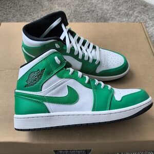 Air Jordan 1 "Lucky Green" Size 9M - 10.5W